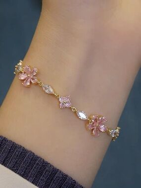 Elegant Pink Flower Crystal Bracelet - Gold Tone